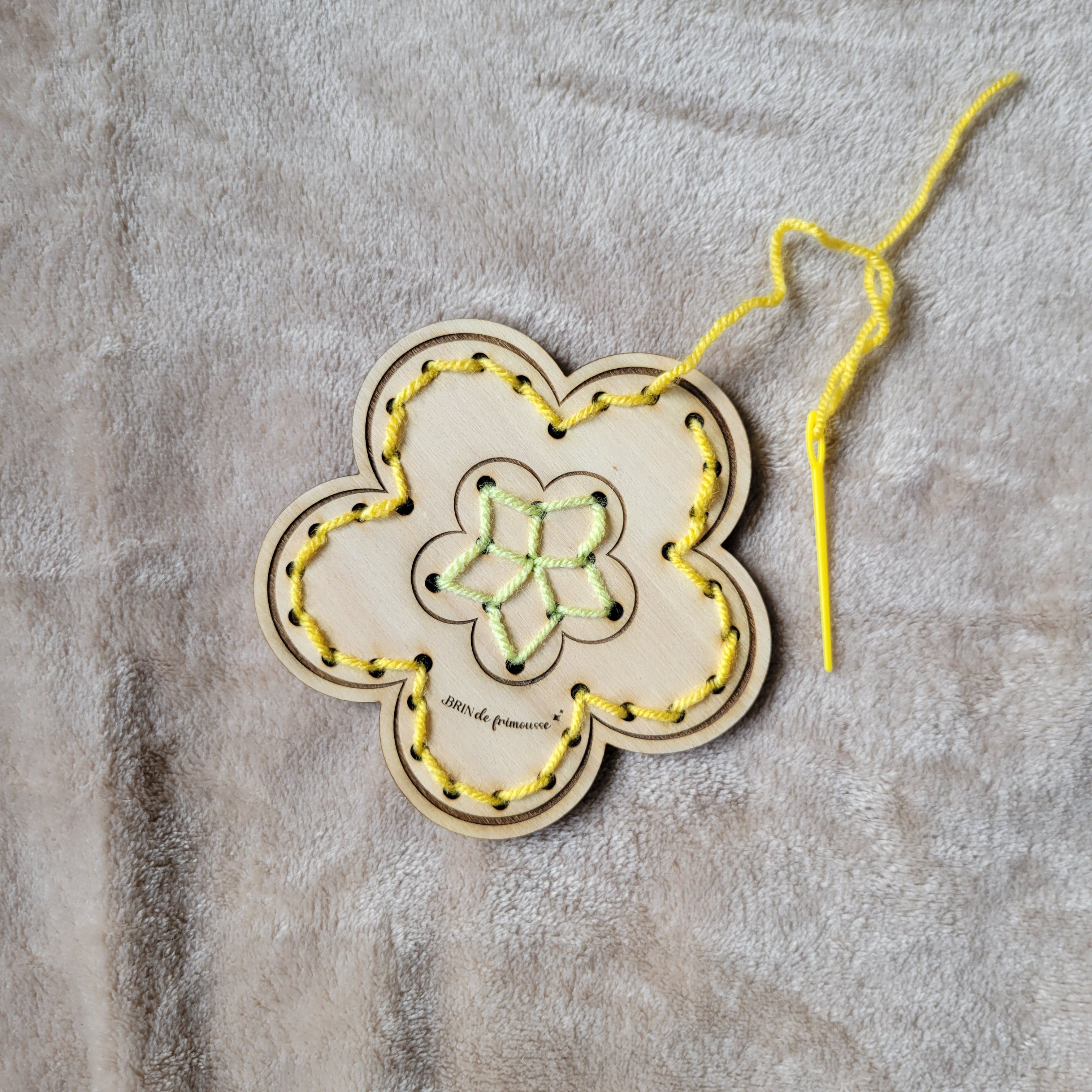 Fleur à broder Brin de frimousse