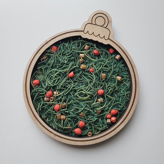 Plateau sensoriel boule de Noël 3-en-1 en bois – Transvasement, puzzle dès 2 ans Brin de frimousse