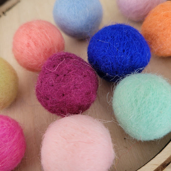 Lot de 10 pompons en feutre de laine – Activités de motricité fine Brin de frimousse