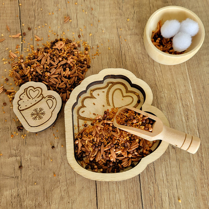 Plateau de transvasement Tasse de chocolat chaud en bois – Activité sensorielle de Noël Brin de frimousse