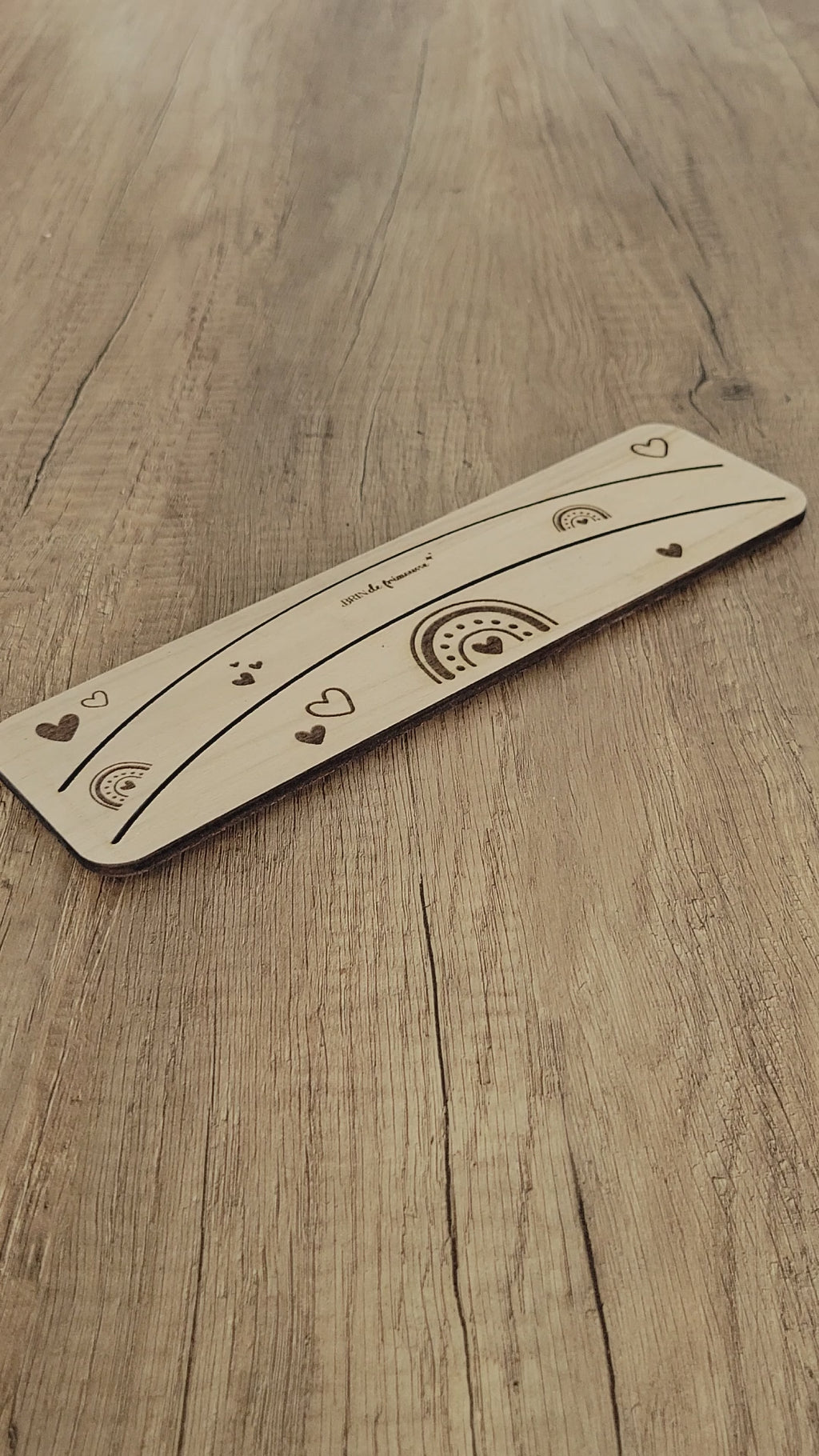 Support de Cartes en Bois pour Enfant | Porte-Cartes Artisanal 25 x 7 cm