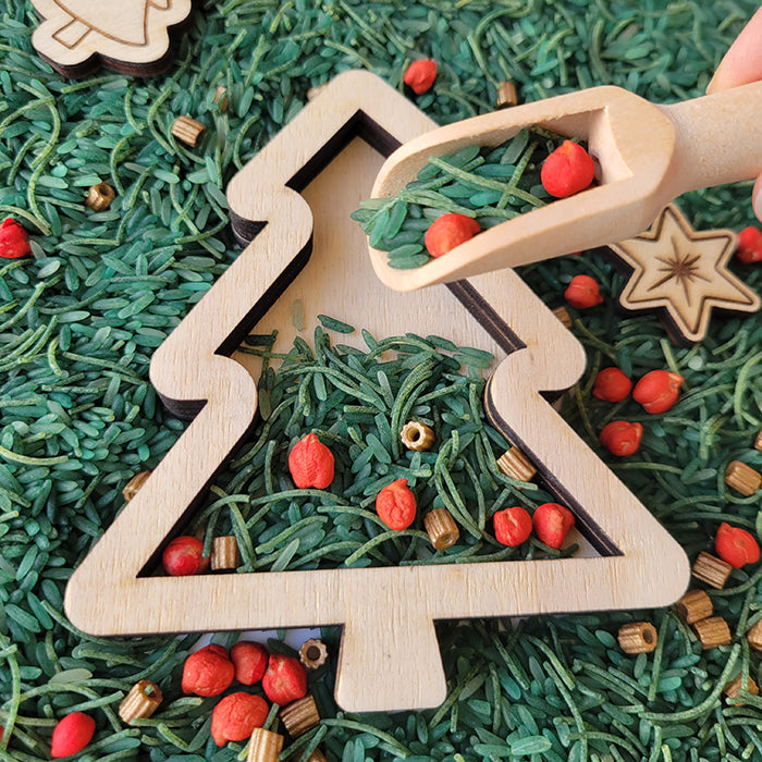 Plateau de transvasement Sapin de Noël en bois – Activité sensorielle Brin de frimousse